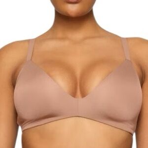 SKIMS Wireless Form T-Shirt Demi Bra! Retail $50.